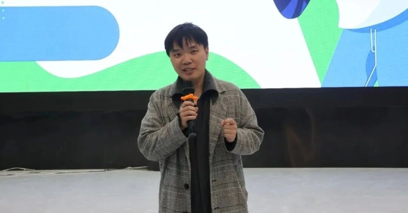 尹讲话.jpg